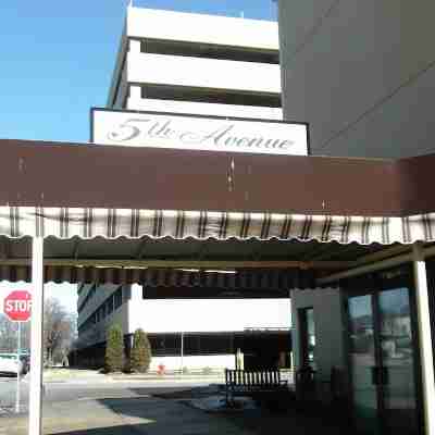 5th Avenue Inn & Suites Hotel Exterior