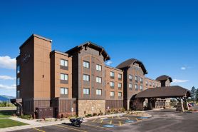 Glacier International Lodge