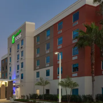 Holiday Inn Express & Suites FT. LAUDERDALE AIRPORT/CRUISE by IHG Отели рядом с достопримечательностью «Museum of Discovery and Science»