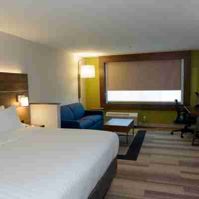 Holiday Inn Express & Suites Mckinney - Frisco East Rooms