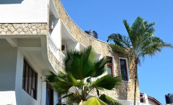 Serene Hotel - Housity