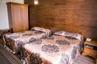 Zemlyanichniye Holmy Hotel