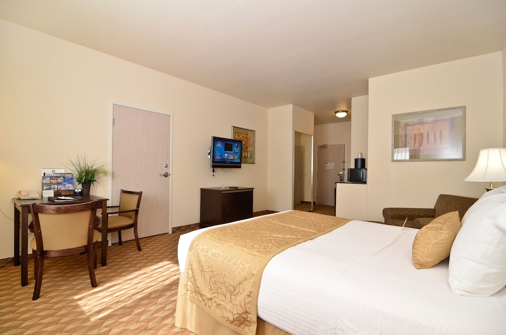 Best Western Plus Battleground Inn & Suites