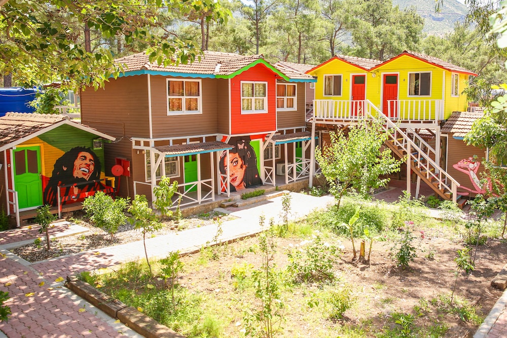 Olimpos Salinas Wooden Houses