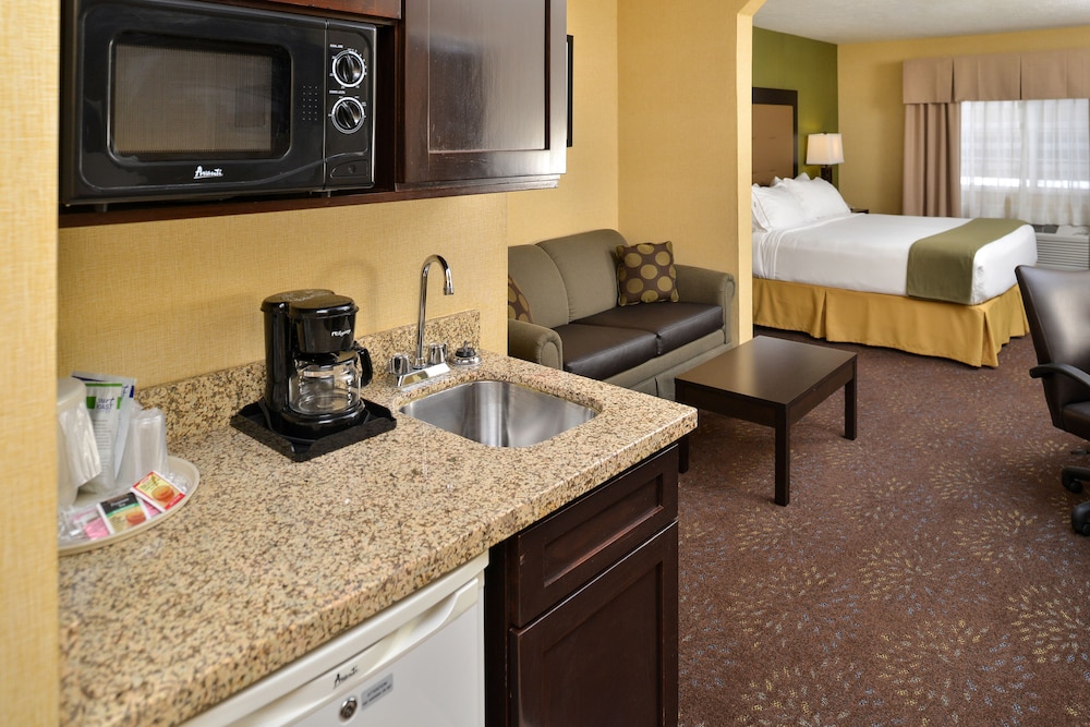 Holiday Inn Express Hotel & Suites Charlotte, an Ihg Hotel