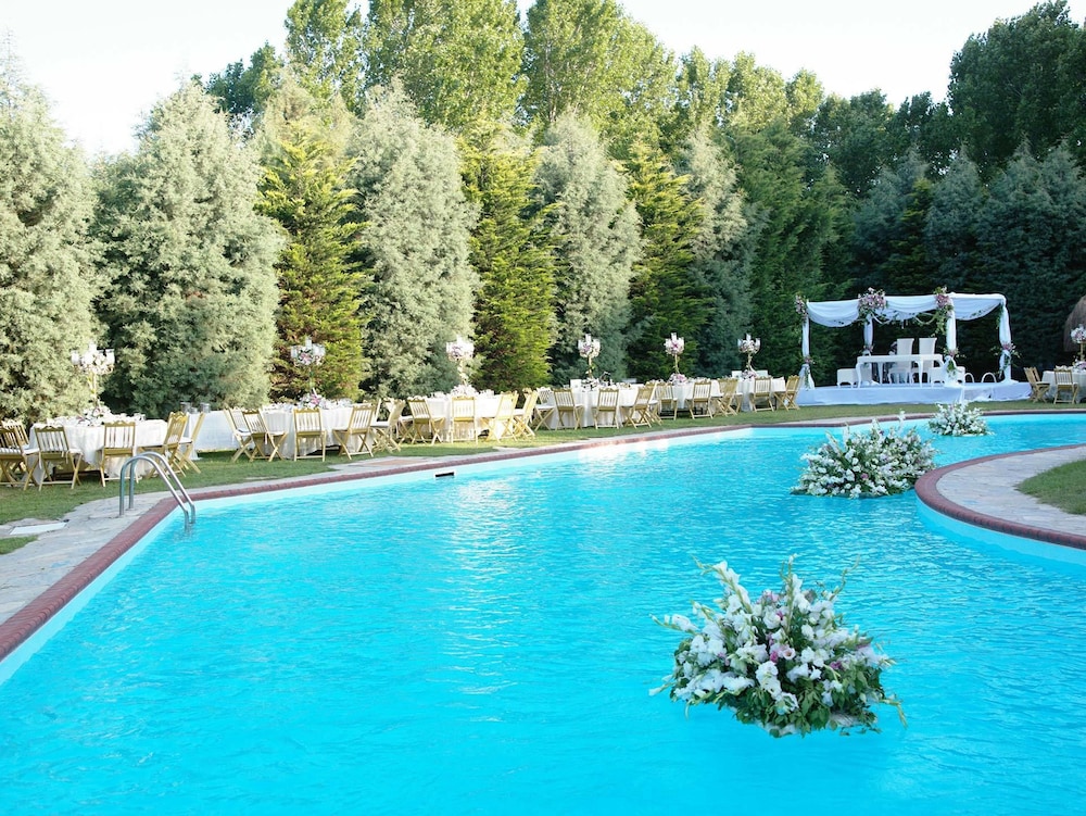 Village Park Resort and Spa Otel