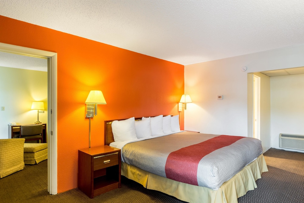 Motel 6-Butte, MT - Historic City Center