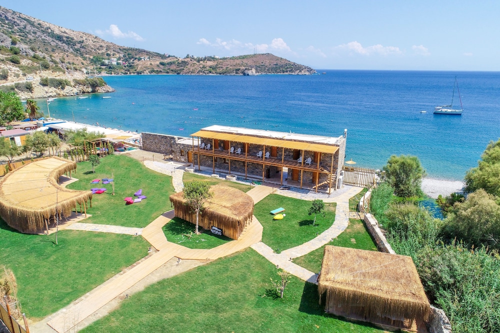 Kargilos Hotel & Beach