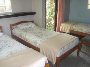 Budget Room at Arjuno 4 (1 Bedroom) by Hotel Azaya