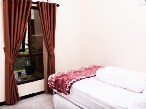 Homestay Villa Ijen - Four Bedroom