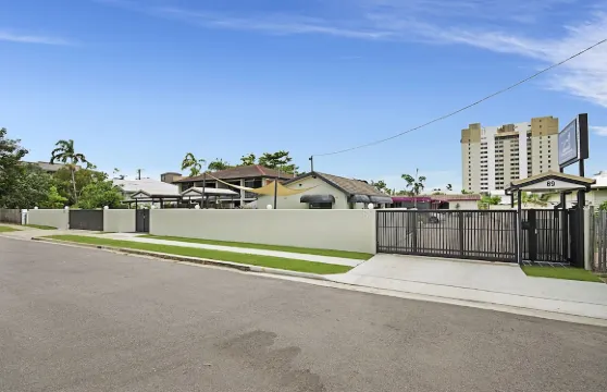 湯士威爾假日公寓