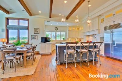 Restaurant #8080 - SeaView Sanctuary Five-Bedroom Holiday Home Photo