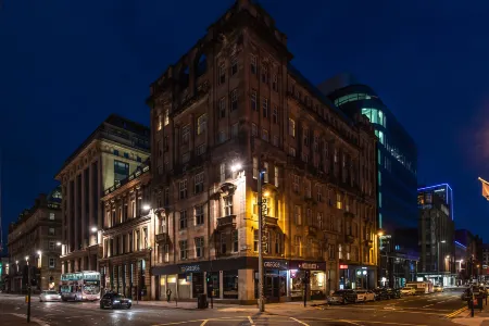 Premier Suites Plus Glasgow George Square Отели рядом с достопримечательностью «Trades Hall of Glasgow»