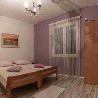 Green Hostel Rooms