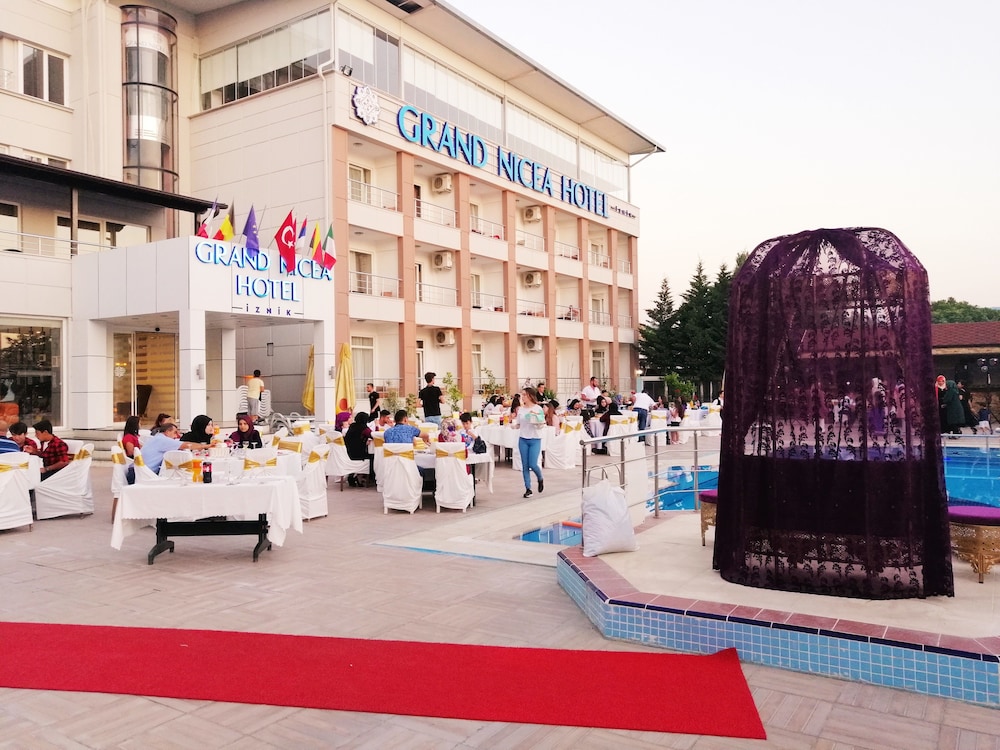 Grand Nicea Hotel