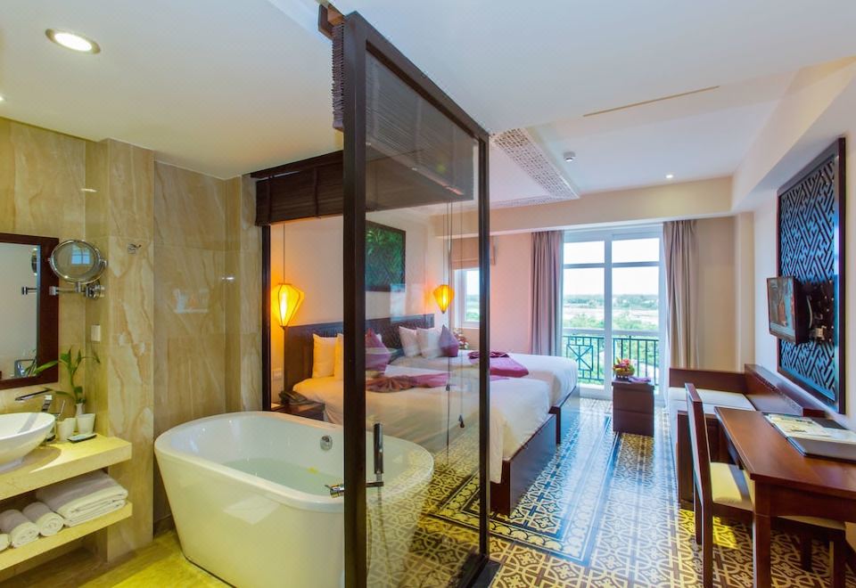 Khách sạn Royal Riverside Hội An, xem đánh giá và giá phòng | Trip.com