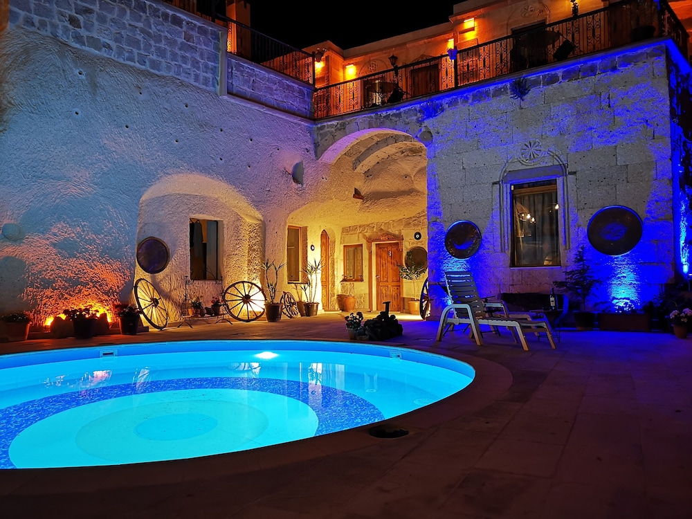 Hermes Cave Hotel