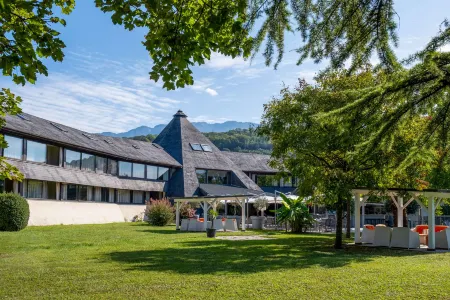 Hôtel le Cervolan Отели рядом с достопримечательностью «Ibowling»