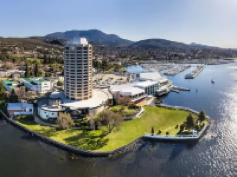 Wrest Point Hotels near Army Museum of Tasmania