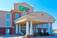 Holiday Inn Express & Suites Alvarado