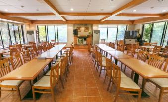 Yangsan (Baenaegol) White House Bed and Breakfast in Woods