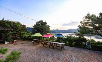 Jecheon Lake Bed & Breakfast