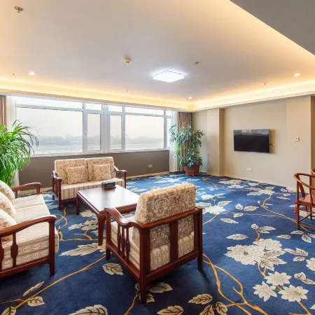 Homeinn Plus Hotel (Dandong Yalu River Grand Bridge Broken Bridge Scenic Area Railway Station)