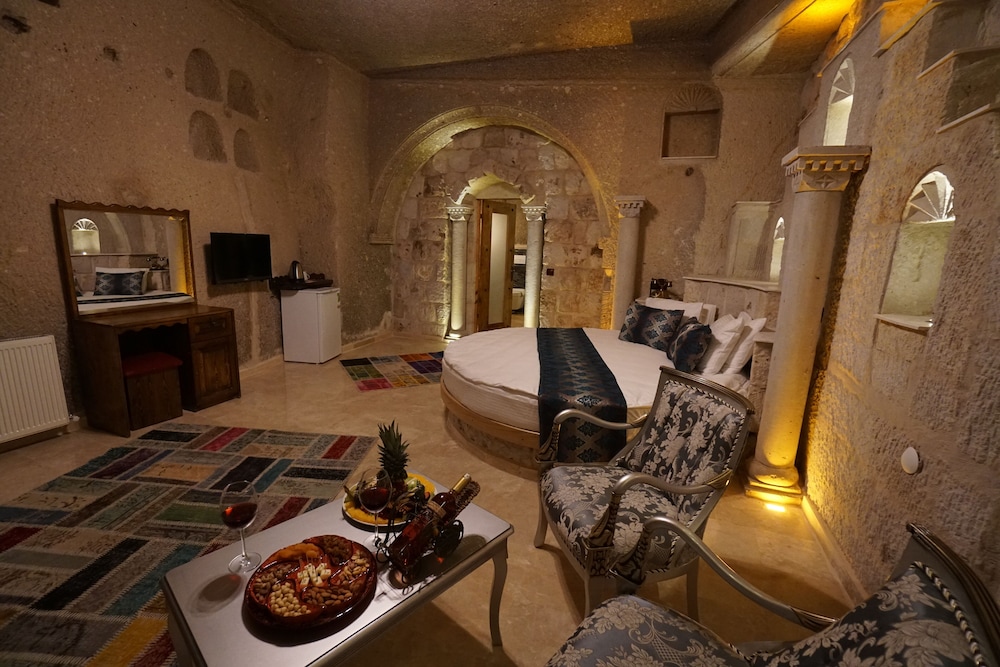 Roma Cave Suite