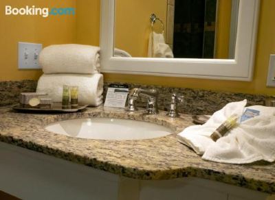 King Room with Lake View Watkins Glen Harbor Hotel Photo