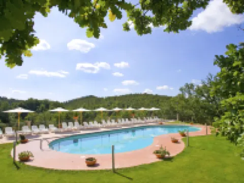 Oak Hotels in Sorano