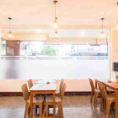 OYO 1671 D-One Hotel Dining/Meeting Rooms