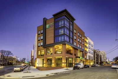 Holiday Inn Express & Suites CHARLOTTE - SOUTH END by IHG Hotels near Hanover Square