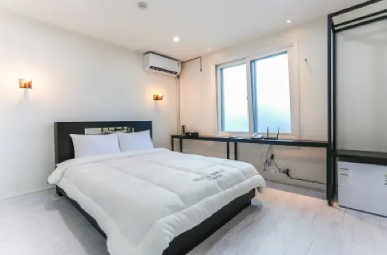 Gangneung Gyeongpodae Swan