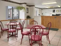 Super 8 by Wyndham East Moline