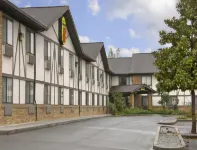 Super 8 by Wyndham Redding Hotels in Redding