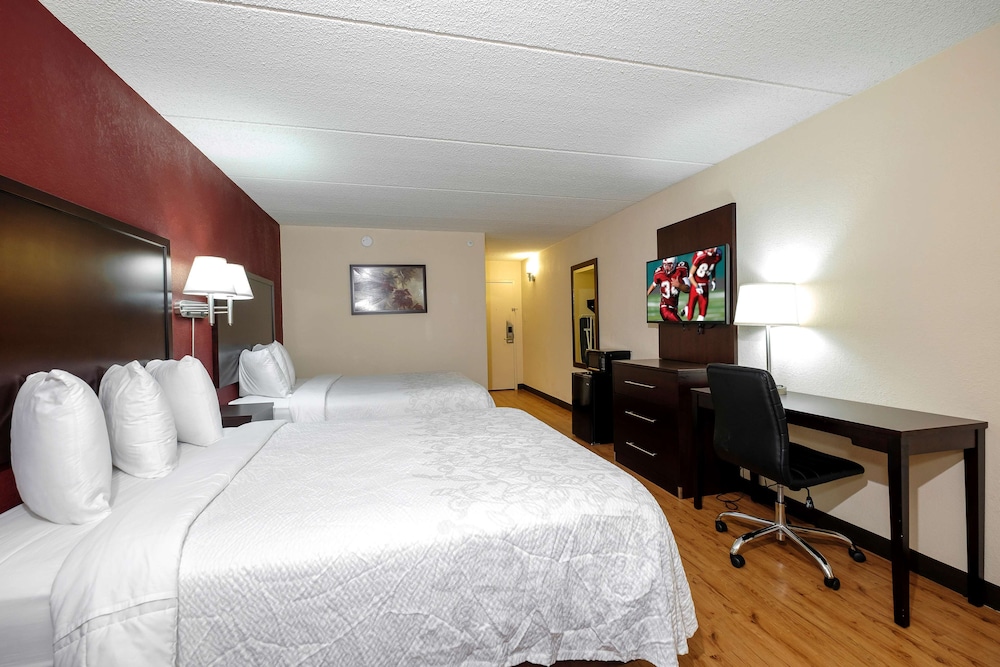 Red Roof Plus+ & Suites Atlanta-Cumberland/Vinings