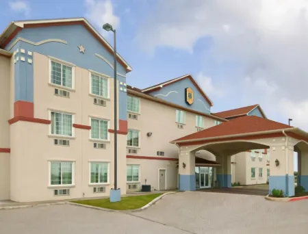 Super 8 by Wyndham Alvarado