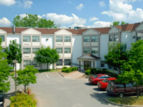 Best Western Plus Rose City Suites Hotels in Welland