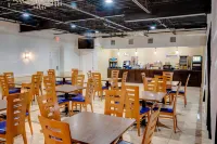 Super 8 by Wyndham St. Petersburg Hotel di Pinellas Park