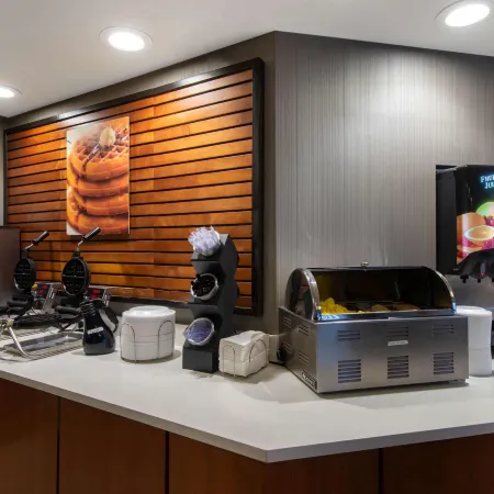 La Quinta Inn & Suites by Wyndham Erie
