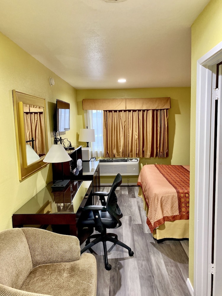 Travelers Inn Medford