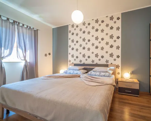 Sandra Hotels in Pobri