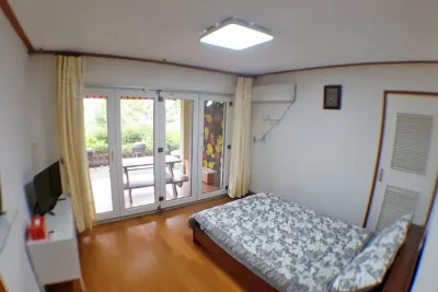 Namhae German Village Gelbe House Pension