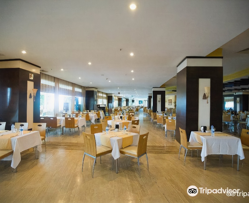 Crystal Admiral Resort Suites & Spa – All Inclusive