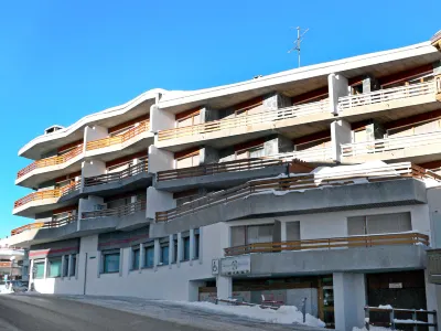 Rond-Point Apt. 17 Hotels near St-Maurice
