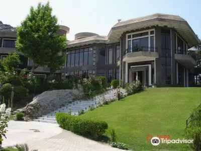 Rock City Resort Hotels near Chena Market