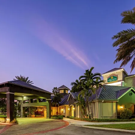 La Quinta Inn & Suites by Wyndham Ft. Lauderdale Plantation