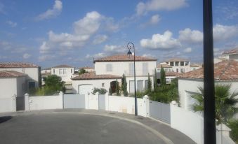 Modern Villa Near the Sea with Balcony