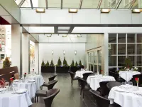 Four Points by Sheraton Manhattan SoHo Village Hotels near Bleecker Playground