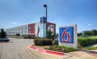 Motel 6 Roanoke, TX - Northlake - Speedway